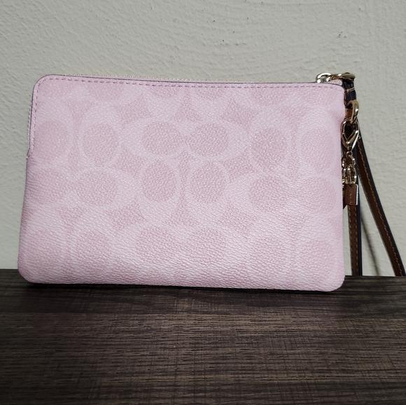 Coach Powder Pink Corner Zip Wristlet. Nwt - Picture 2 of 4